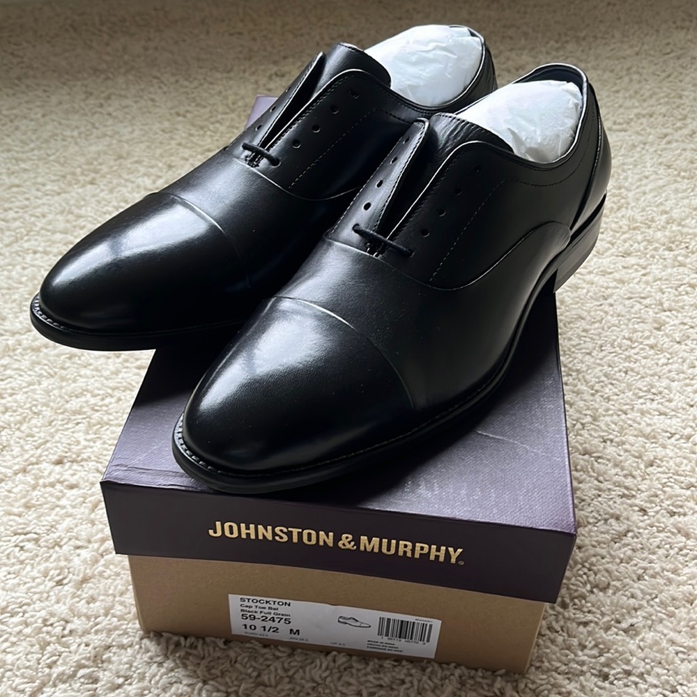 Men’s Johnston & Murphy black dress shoes